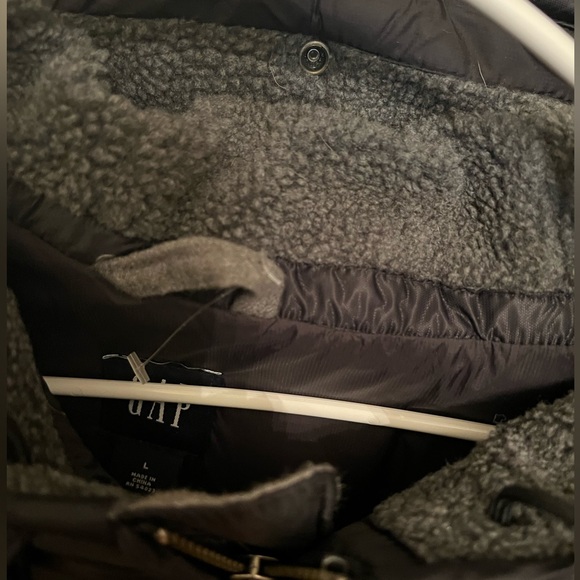 Gap men’s black puffer coat with hood, size large, 
Excellent condition - Picture 5 of 6